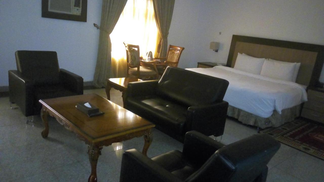 Immaculate Royal Int'L Hotel Оверри Экстерьер фото